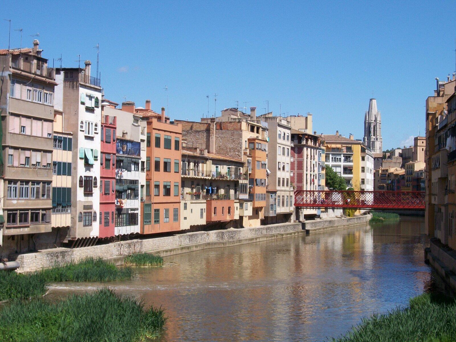 Girona or Tarragona: Choosing a Base Without a Car