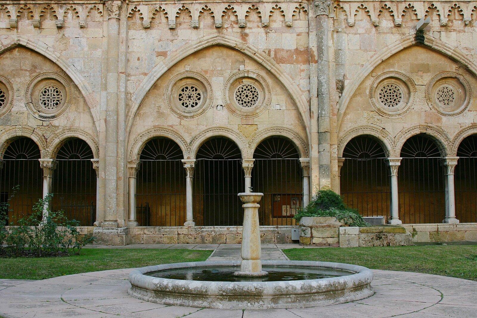 Tarragona cathedral cloister